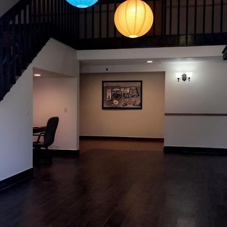 Super 8 By Wyndham Shenandoah Hotel Luaran gambar