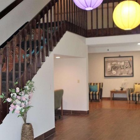 Super 8 By Wyndham Shenandoah Hotel Luaran gambar