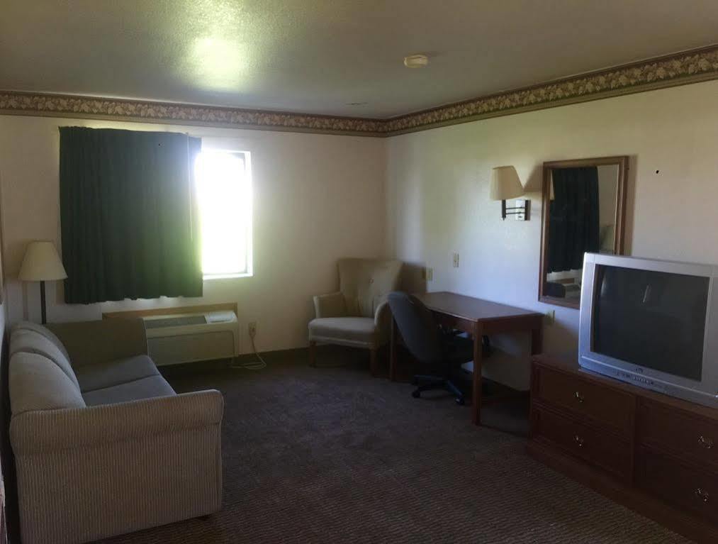 Super 8 By Wyndham Shenandoah Hotel Luaran gambar