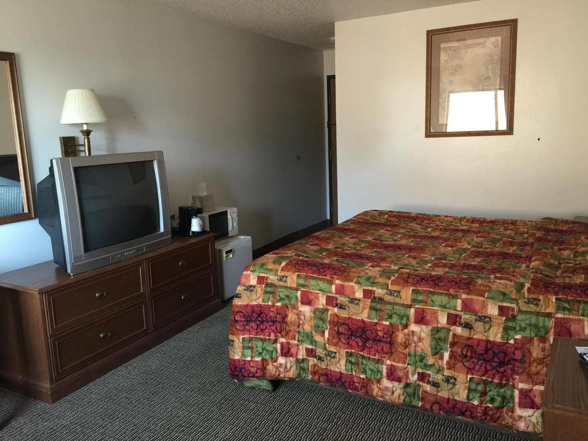 Super 8 By Wyndham Shenandoah Hotel Luaran gambar