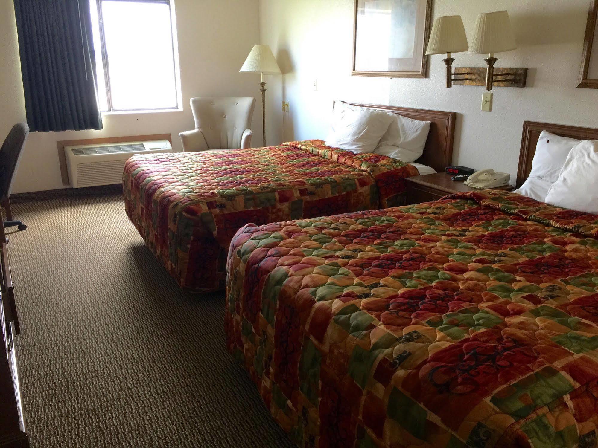 Super 8 By Wyndham Shenandoah Hotel Luaran gambar