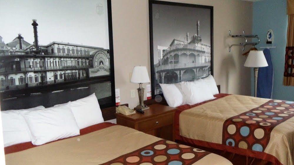 Super 8 By Wyndham Shenandoah Hotel Luaran gambar